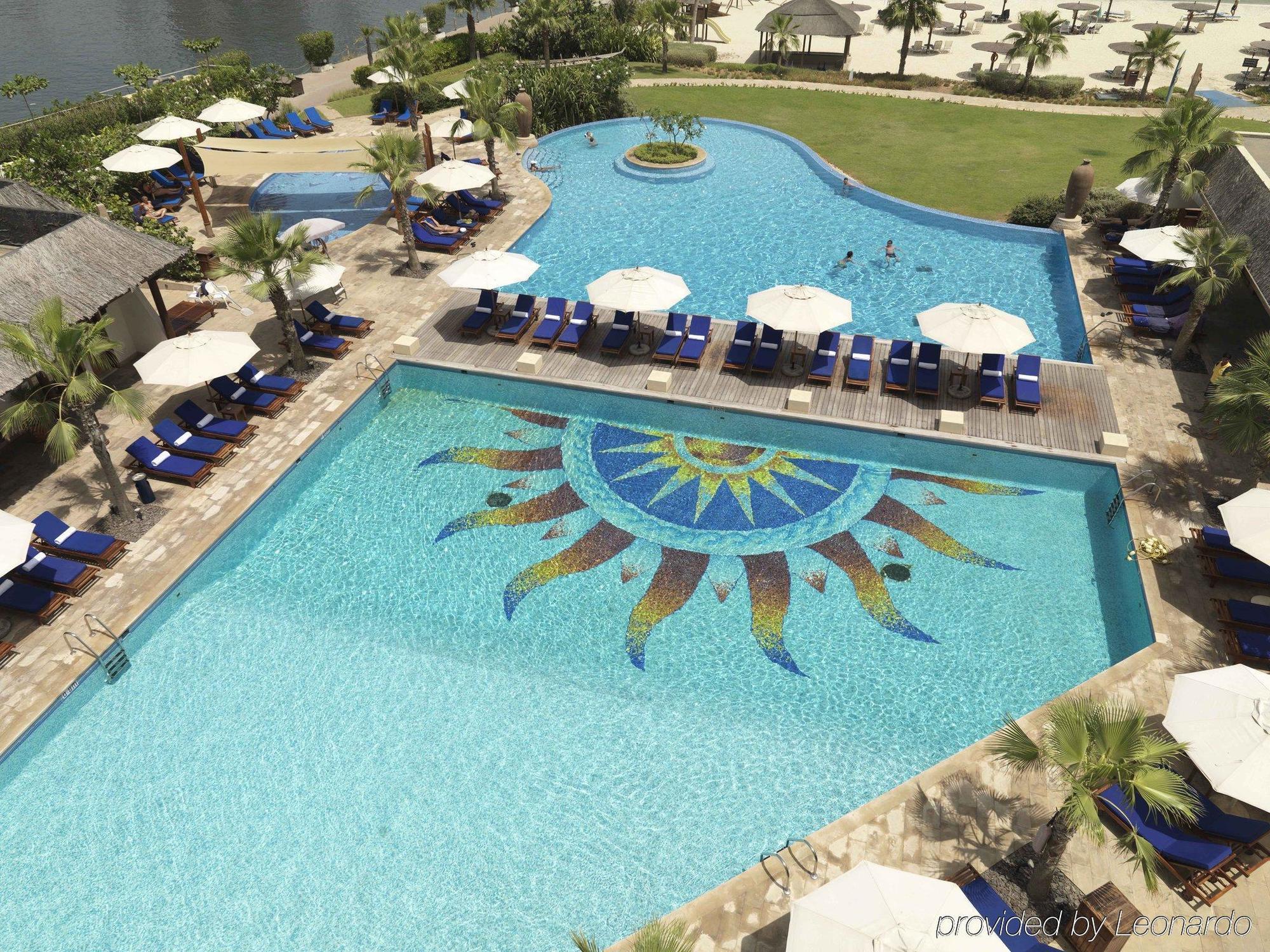 Radisson Blu Resort, ชาร์จาห์ สิ่งอำนวยความสะดวก รูปภาพ The pool at the hotel