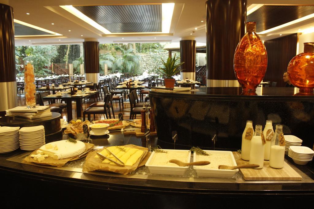 Radisson Blu Resort, ชาร์จาห์ ภายนอก รูปภาพ The restaurant