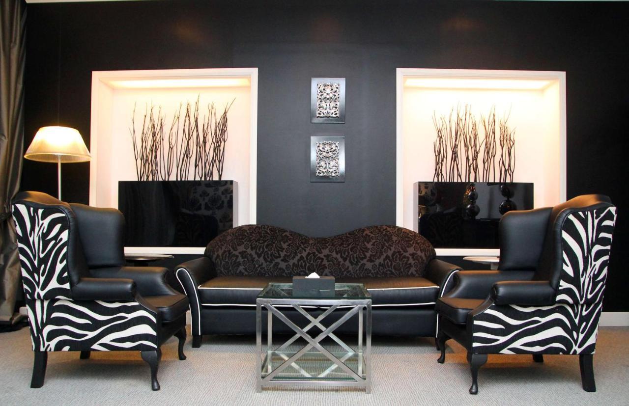 Radisson Blu Resort, ชาร์จาห์ ภายนอก รูปภาพ Zebra print furniture
