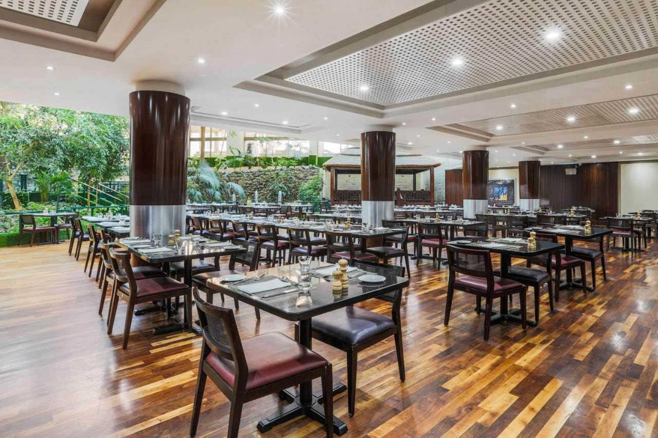 Radisson Blu Resort, ชาร์จาห์ ภายนอก รูปภาพ The restaurant