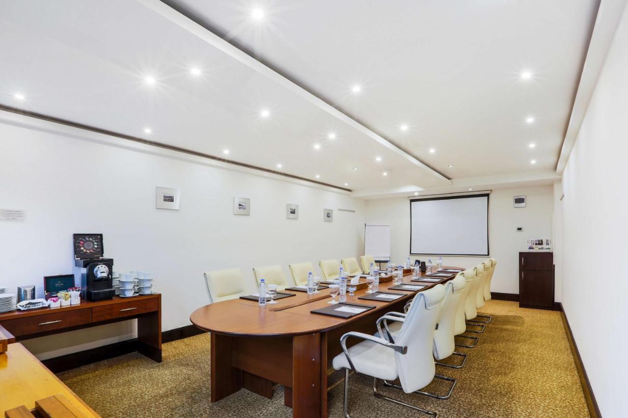 Radisson Blu Resort, ชาร์จาห์ ภายนอก รูปภาพ Meeting room