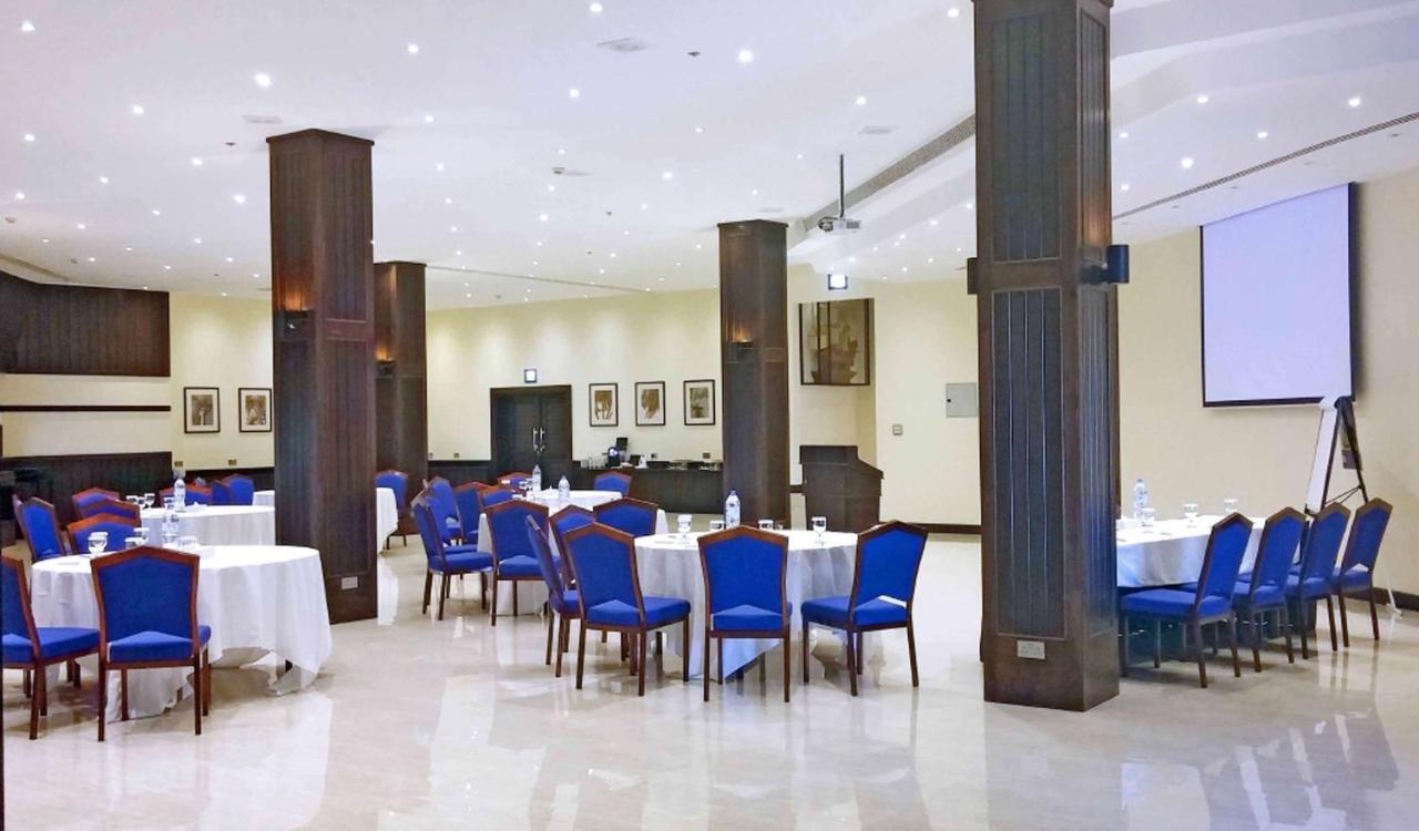 Radisson Blu Resort, ชาร์จาห์ ภายนอก รูปภาพ The ballroom at the hotel